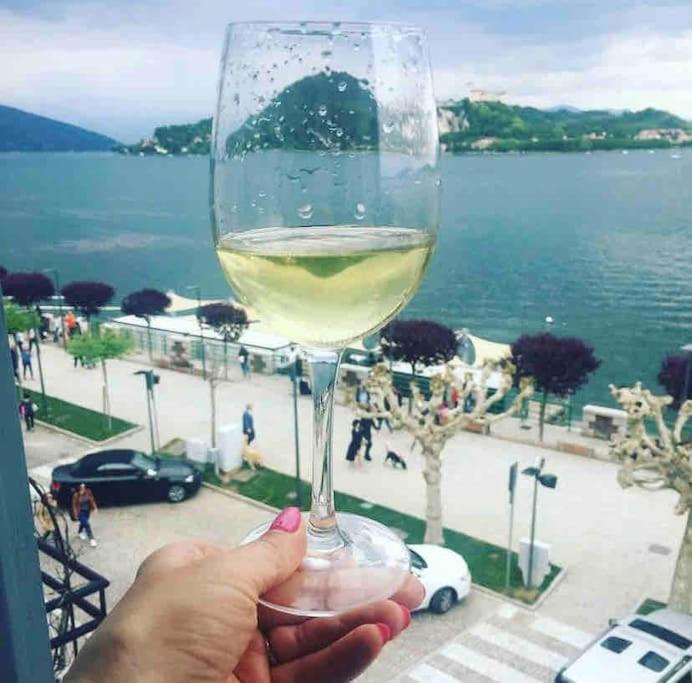 Babalu Con Vista Lago Arona Bagian luar foto