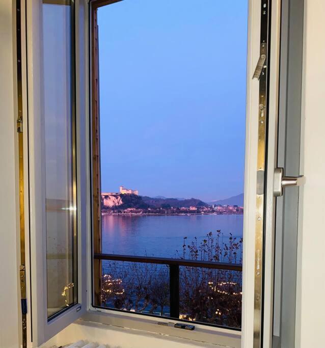 Babalu Con Vista Lago Arona Bagian luar foto